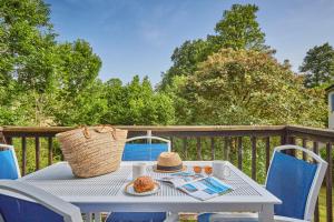 Ein Balkon oder eine Terrasse in der Unterkunft Résidence Odalys Le Hameau du Lac