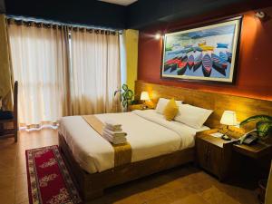Rúm í herbergi á Annapurna Boutique Hotel
