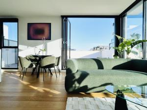 Χώρος καθιστικού στο The ART Sub-Penthouse with Stunning Views