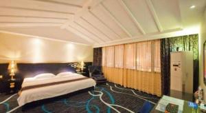 Un ou plusieurs lits dans un hébergement de l'établissement Guilin Sapphire hotel