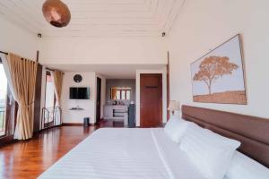 Gallery image of PANORAMA SANAD RESORT Room The Eight in Cisarua +1 photo