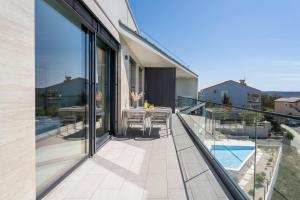 Bazén v ubytování Apartina Boutique Suites nebo v jeho okolí