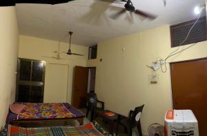 Ένα ή περισσότερα κρεβάτια σε δωμάτιο στο Jaykishan sadan