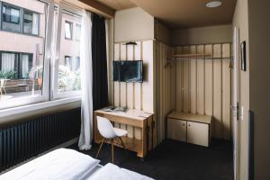 Televiisor ja/või meelelahutuskeskus majutusasutuses Superbude Hamburg St Georg