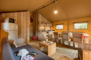 Kuchyň nebo kuchyňský kout v ubytování Camping Campo dei Fiori - Glamping4all