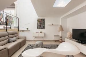 a living room with a couch and a tv at Grand Villa with Pool in Sagunto