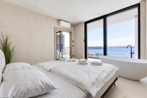 Postel nebo postele na pokoji v ubytování Apartina Boutique Suites