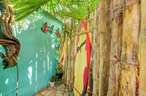 Fotografie z fotogalerie ubytování Golf Cart-Jacuzzi-Surfing Abode on Hutchinson Island v destinaci Fort Pierce