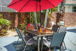 Fotografie z fotogalerie ubytování Golf Cart-Jacuzzi-Surfing Abode on Hutchinson Island v destinaci Fort Pierce