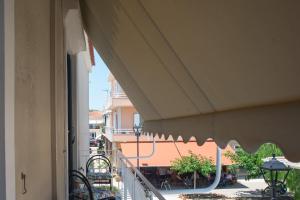 a balcony of a building with an awning on it at Nina's apartment in Lixouri