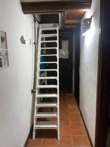 Palanda nebo palandy na pokoji v ubytování Beach House A20