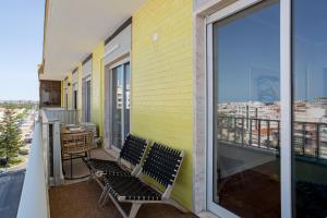 Balkón nebo terasa v ubytování Bright Coastal Retreat in Costa da Caparica + 38 fotografií
