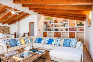 Khu vực ghế ngồi tại Can Cuarassa