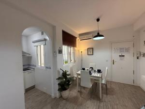 a kitchen and dining room with a table and chairs at Santelmo,16 in Málaga +13 photos