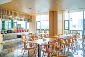 מסעדה או מקום אחר לאכול בו ב-Jingju Hotel Shenzhen