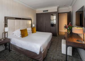 Un ou plusieurs lits dans un hébergement de l'établissement Hôtel Le Canberra