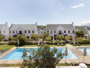 Πισίνα στο ή κοντά στο Winelands Golf Lodges 15