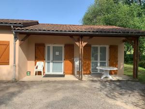 a small house with a bench in front of it at Le Petit Bois 46 in Leyme