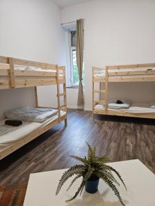 Ένα ή περισσότερα κρεβάτια σε δωμάτιο στο Urban Nomad Rooms and Hostel in City Center