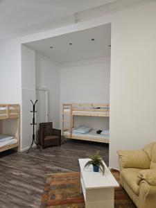 Ένα ή περισσότερα κρεβάτια σε δωμάτιο στο Urban Nomad Rooms and Hostel in City Center +68 φωτογραφίες