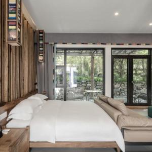 Between Trees and Streams客房内的一张或多张床位