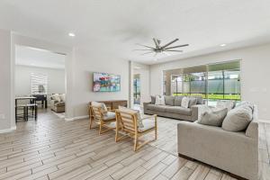 Χώρος καθιστικού στο 2605 Yountville Ave