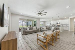 Χώρος καθιστικού στο 2605 Yountville Ave