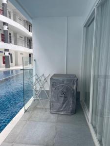 Bazén v ubytování B14 Pool Access Partial Seaview 2brs 1 bath at Karon nebo v jeho okolí