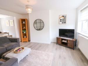 Μια τηλεόραση ή/και κέντρο ψυχαγωγίας στο South Beach Coastal Cottage 