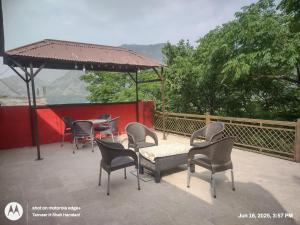 Γενική θέα στο βουνό ή θέα στο βουνό από  αυτό το καταφύγιο