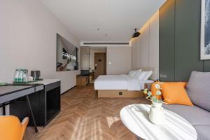 Postel nebo postele na pokoji v ubytování Tingxi Hotel