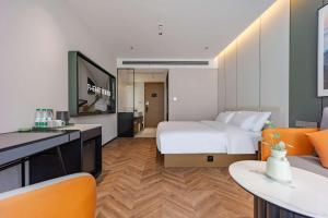 Postel nebo postele na pokoji v ubytování Tingxi Hotel