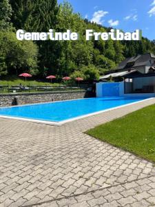 Bazén v ubytování Haus Almblick nebo v jeho okolí