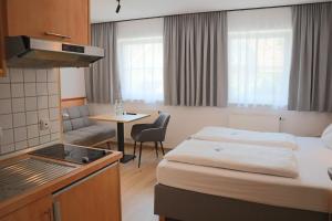 Postel nebo postele na pokoji v ubytování Mikro Apartments Erding