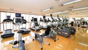 Fitness centrum a/nebo fitness zařízení v ubytování Grand Millennium Dubai + 37 fotografií