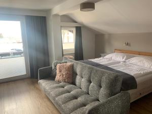 Rúm í herbergi á Pension Kuntschner