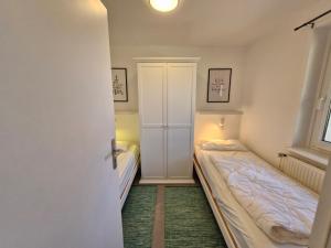 Ein Bett oder Betten in einem Zimmer der Unterkunft Urlauberdorf Haus 31d