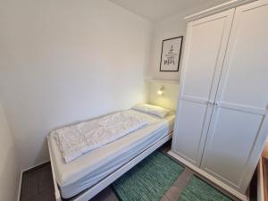 Ein Bett oder Betten in einem Zimmer der Unterkunft Urlauberdorf Haus 31d