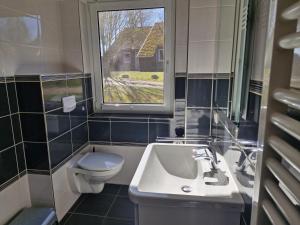 Ein Badezimmer in der Unterkunft Urlauberdorf Haus 31d