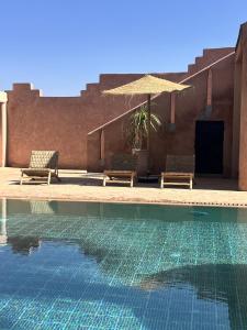 Πισίνα στο ή κοντά στο Villa 4 chambres avec grande piscine privée