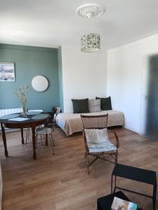Χώρος καθιστικού στο ANNA Apartment, Downtown and Port on foot! +12 φωτογραφίες