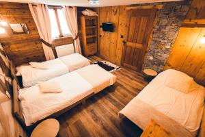Postel nebo postele na pokoji v ubytování Savoya Lodges