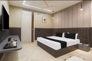 a bedroom with a large bed and a desk at Hotel heritage plaza in Hisār