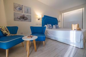 Hotel Boutique TAO Caleta Mar的休息区