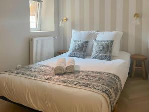 a bedroom with a bed with two towels on it at L Esperance rue du paquier in Annecy