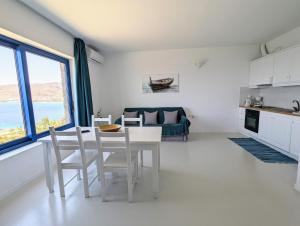 Kuchyň nebo kuchyňský kout v ubytování Stavros Bay
