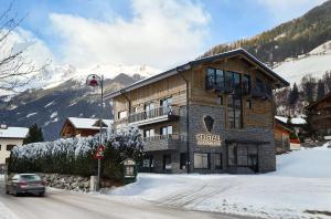 O vedere generală la munți sau o vedere la munte luată de la acest hotel
