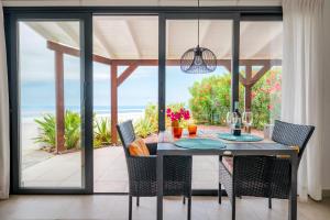 a dining room with a table and a view of the ocean at Las Pardelas, Ferienhaus mit Meer-, Küsten- und Bergblick im grünen Norden Teneriffas in Las Cruces