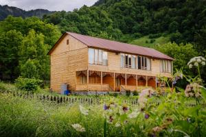 a wooden house in the middle of a field at Chiora Inn in Chiora