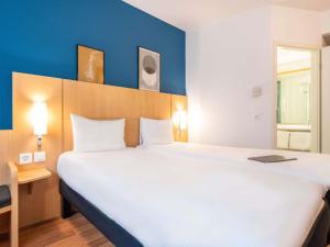 Postel nebo postele na pokoji v ubytování ibis Genève Centre Nations